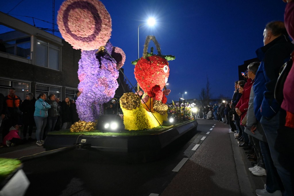 ../Images/Verlicht bloemencorso 2025 077.jpg